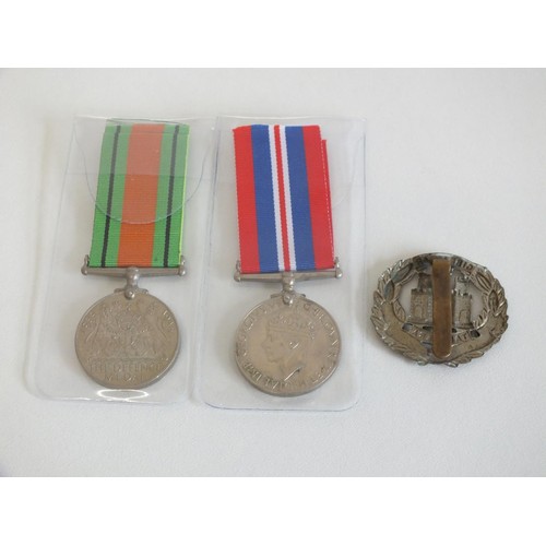 14 - WWII MEDALS AND NORTHAMPTONSHIRE CAP BADGE