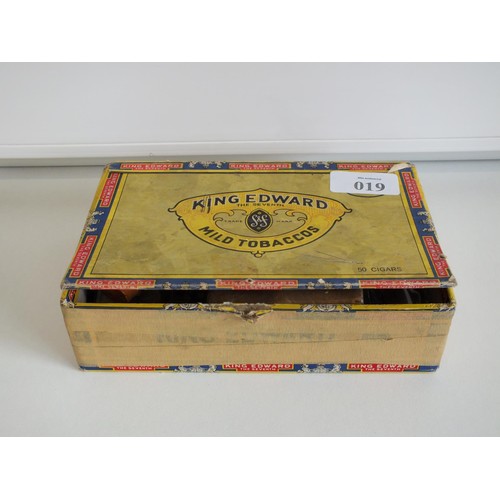 19 - OLD CIGAR BOX FULL OF MISCELLANEOUS ITEMS INCLUDING LARGE OLD KEYS ETC