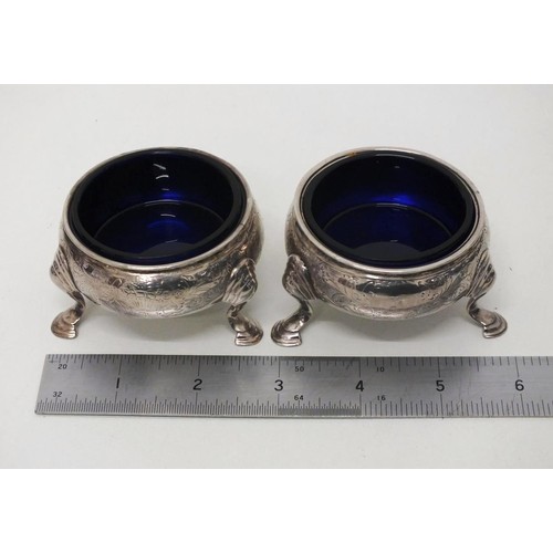 33 - A PAIR OF LARGE STERLING SILVER SALTS COMPLETE WITH ORIGINAL COBALT BLUE GLASS LINERS, HALLMARKED LO... 