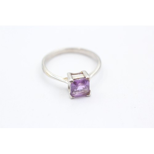 400 - 9ct white gold amethyst princess cut solitaire ring (2.5g) SIZE- P