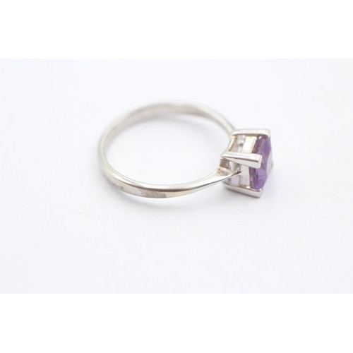 400 - 9ct white gold amethyst princess cut solitaire ring (2.5g) SIZE- P