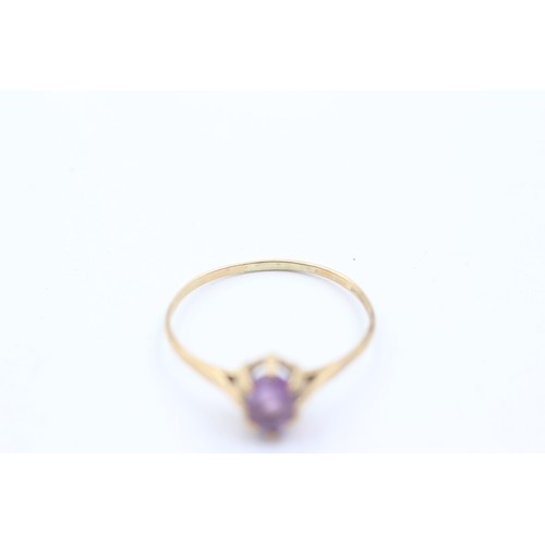 402 - 9ct gold oval amethyst solitaire ring (1.4g) SIZE- V