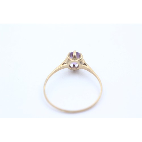 402 - 9ct gold oval amethyst solitaire ring (1.4g) SIZE- V