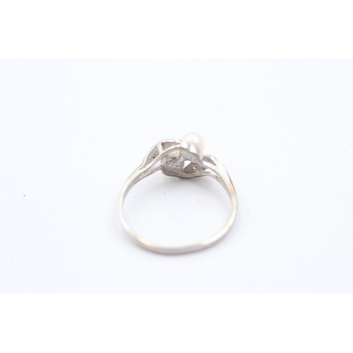 408 - 9ct white gold two pearl and diamond set ring (1.5g)