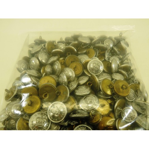 332 - APPROXIMATELY 2KG OF UNIFORM BUTTONS AND COLLARS