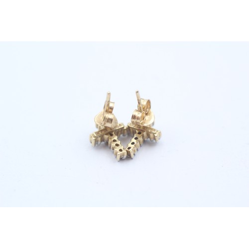 442 - 9ct yellow and white gold diamond paved cross stud earrings (1g)