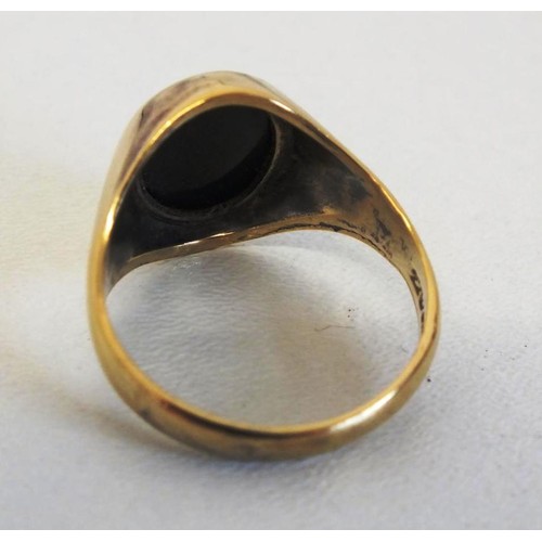 231 - 22ct GOLD ON SILVER BLACK ONYX SIGNET RING SIZE S, 4.8g