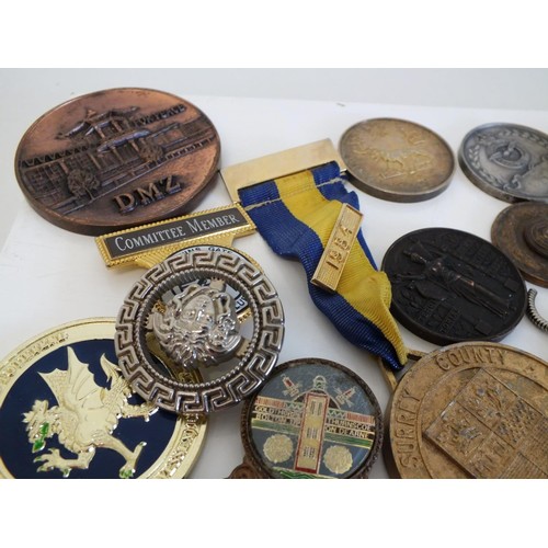 234 - 21 x ASSORTED MILITARY RELATED BADGES & MEDALS INCLUDES SPORT MEDALS