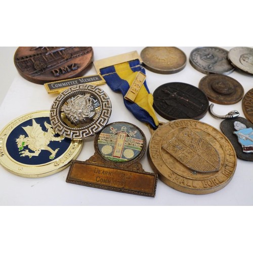 234 - 21 x ASSORTED MILITARY RELATED BADGES & MEDALS INCLUDES SPORT MEDALS