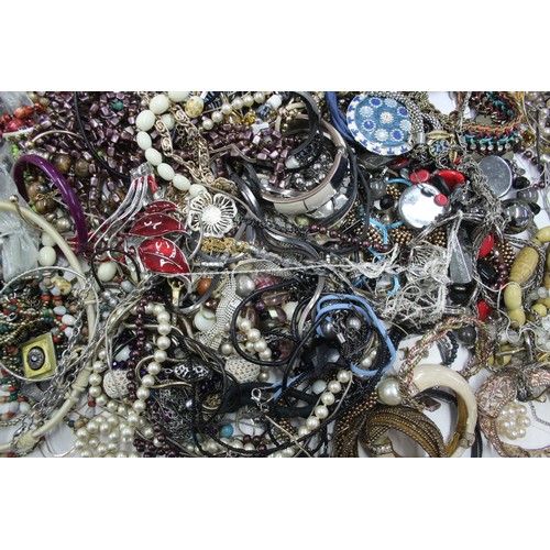 446 - 10kg UNSORTED COSTUME JEWELLERY inc. Bangles, Necklaces, Rings, Earrings.