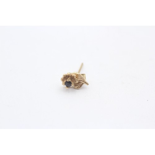 464 - 9ct gold sapphire flower stud earrings (0.7g)