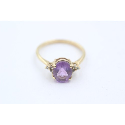 480 - 9ct gold white gemstones and oval amethyst trilogy ring (2.3g) SIZE- O