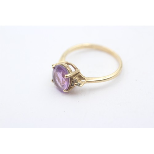 480 - 9ct gold white gemstones and oval amethyst trilogy ring (2.3g) SIZE- O