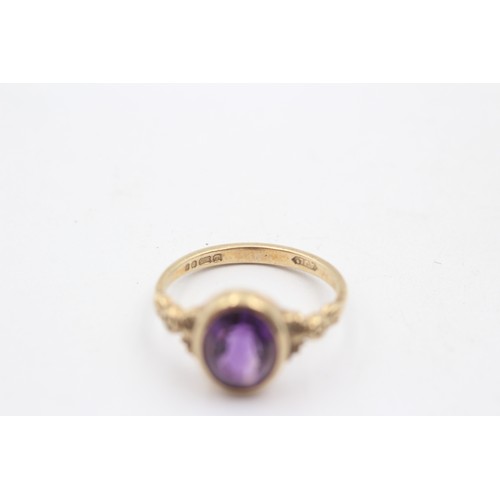 484 - 9ct gold oval amethyst ornate shoulders solitaire ring (2.9g) SIZE- N