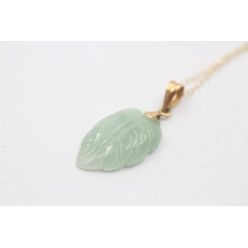 488 - 9ct gold chain and bail on jade leaf carved pendant necklace (1.8g)