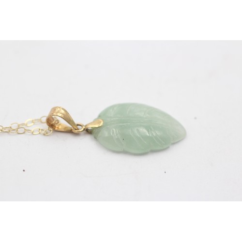 488 - 9ct gold chain and bail on jade leaf carved pendant necklace (1.8g)