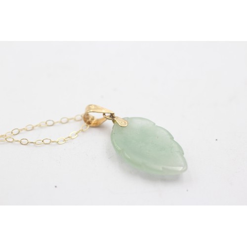 488 - 9ct gold chain and bail on jade leaf carved pendant necklace (1.8g)