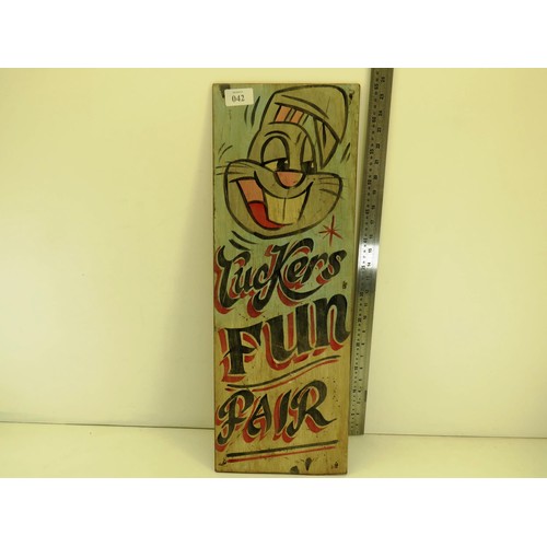 42 - HAND PAINTED WOODEN SIGN - TUCKERS FUN FAIR - SIZE 66.5cm x 23.5cm