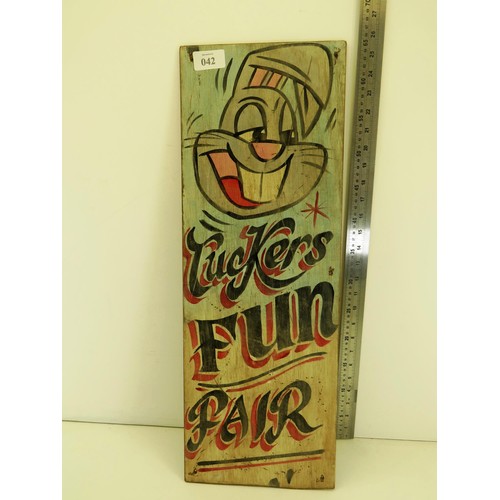 42 - HAND PAINTED WOODEN SIGN - TUCKERS FUN FAIR - SIZE 66.5cm x 23.5cm