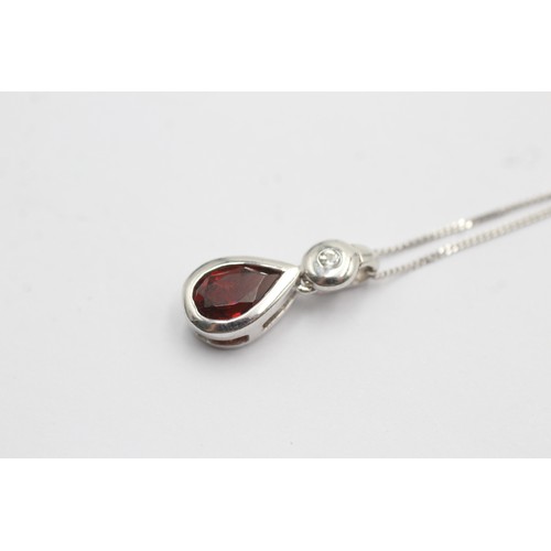 500 - 9ct white gold diamond and garnet teardrop pendant necklace (2.2g)