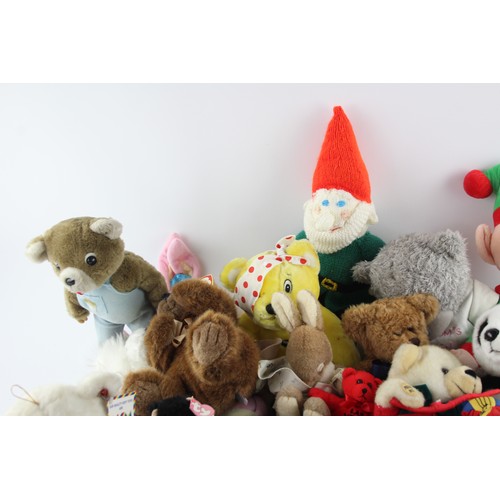 501 - COLLECTION OF ASSORTED SOFT TOYS/TEDDIES