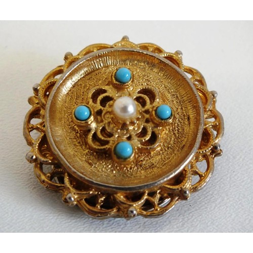 247 - FIVE QUALITY BROOCHES & SCRARF CLIP INCLUDES CZECH CRYSTAL POPPY, TURQUOISE & SEED PEARL GOLD GILT &... 