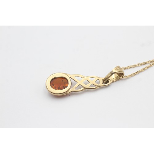 524 - 9ct gold oval amber celtic knot drop pendant necklace (2.4g)