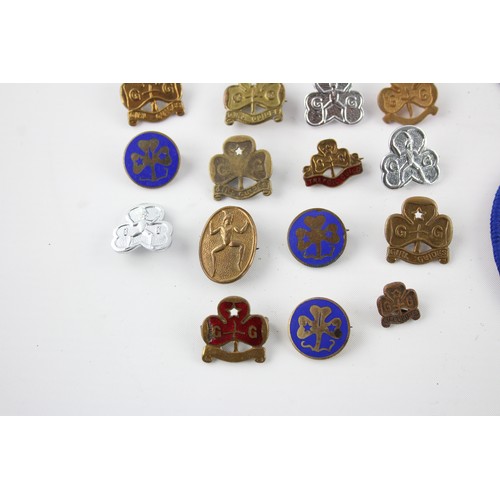 527 - 30 x Assorted GIRL GUIDES Badges & Patches Inc Vintage, Awards, Enamel Etc