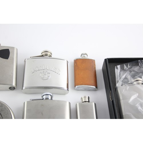 539 - 12 x BREWERIANA Hip Flasks Inc Leather, Pewter, Boxed Etc