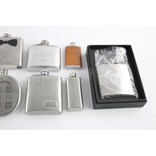 539 - 12 x BREWERIANA Hip Flasks Inc Leather, Pewter, Boxed Etc