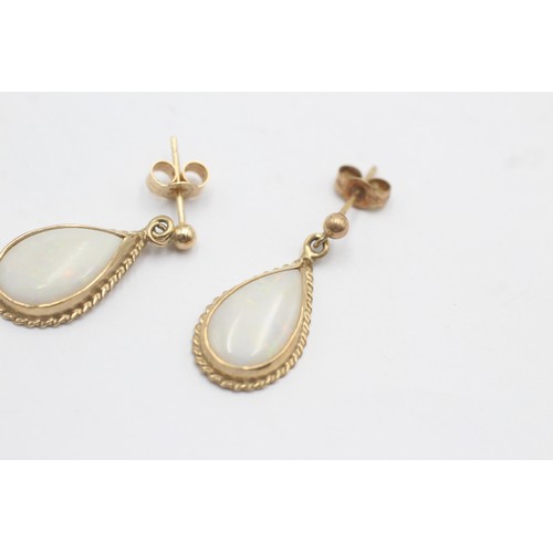 544 - 9ct gold opal teardrop drop stud earrings (2.3g)