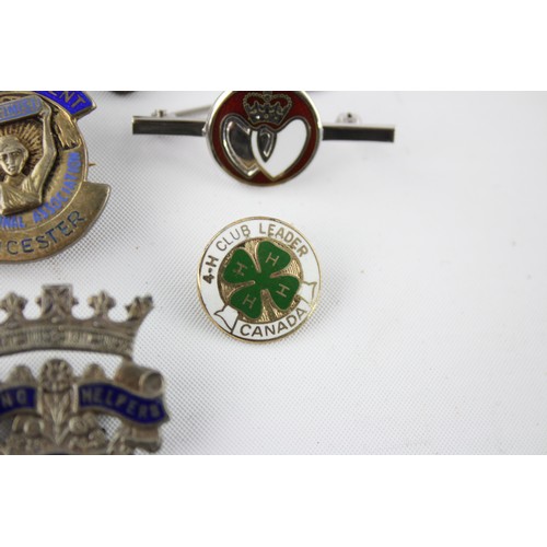 551 - 9 x Assorted .925 STERLING SILVER Lapel & Pin Badges Inc Enamel (37g)