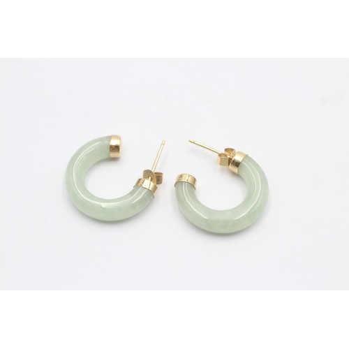 556 - 9ct gold jade hoop stud earrings (3.6g)