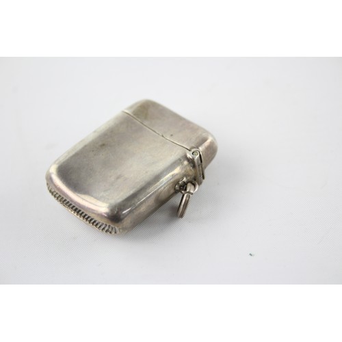 571 - Hallmarked 1911 Birmingham STERLING SILVER Plain Vesta / Match Case 32g