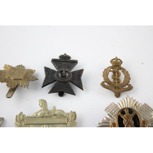 607 - 10 x Military Cap Badges Inc Royal Scots, Gloucestershire, RAF, Etc