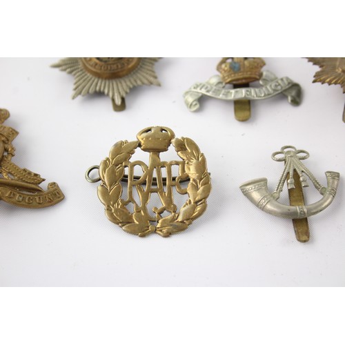 607 - 10 x Military Cap Badges Inc Royal Scots, Gloucestershire, RAF, Etc