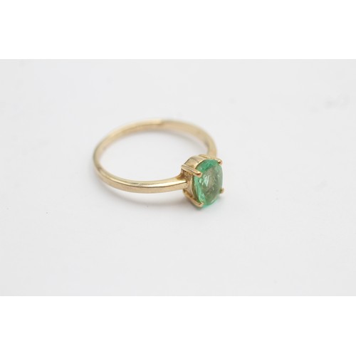 616 - 9ct gold oval emerald solitaire ring (1.4g) SIZE- K