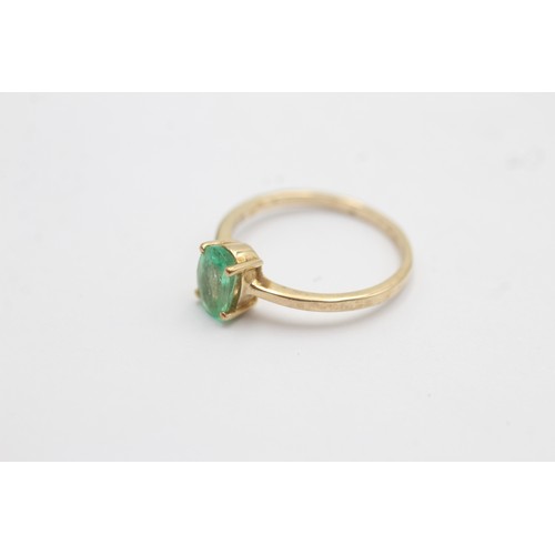 616 - 9ct gold oval emerald solitaire ring (1.4g) SIZE- K