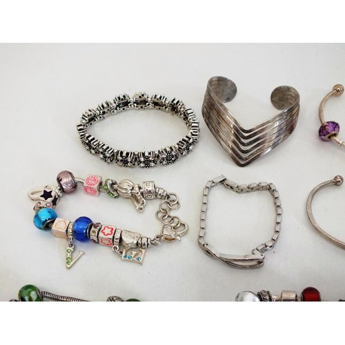 283 - 12x ASSORTED FASHION BRACELETS & BANGLES