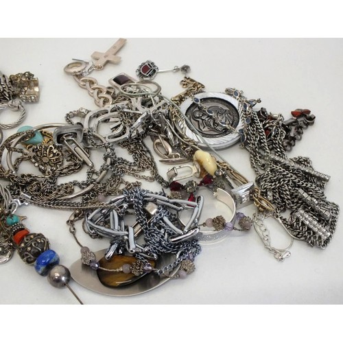 284 - JOBLOT OF MIXED JEWELLERY TO INCLUDE NECKLACES, BRACELETS, EARRINGS AND CUFFLINKS