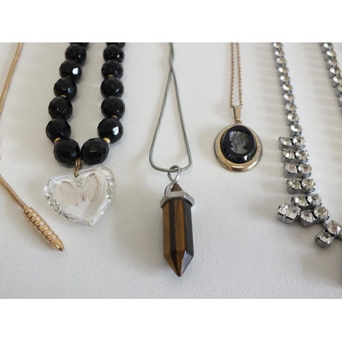 289 - 7 ASSORTED NECKLACES TO INCLUDE SARAH COVENTRY, TIGER EYE, FACETED BLACK GLASS BEAD ETC