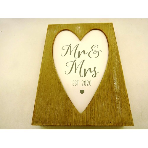 317 - 12x WOODEN HEART MR & MRS PHOTO FRAMES