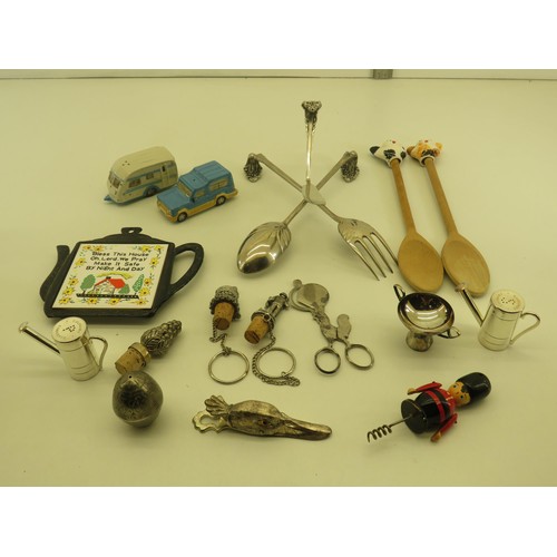 445 - 15 x Assorted Novelty BREWERIANA & KITCHENALIA Items Inc Ceramic Etc