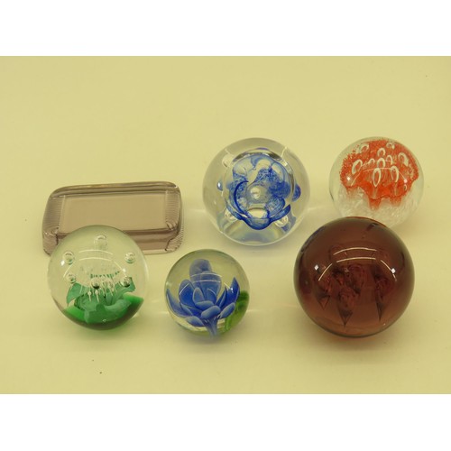 449 - 6 x Assorted Paperweights Inc Various Colours & Sizes Etc