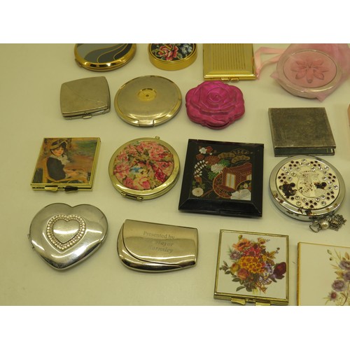 513 - 40 x Assorted Ladies Vanity Handbag MIRRORS Inc Stratton, Mackintosh by Sea Gems