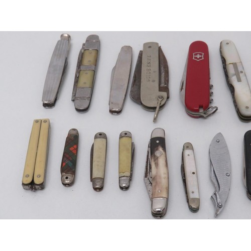 585 - 20 x Assorted Small Pocket KNIVES Inc Smokers Knives, Pen Knives Etc