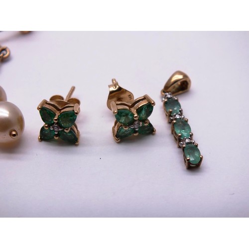 4 - TWO PAIRS OF 9ct GOLD EARRINGS & 14ct GOLD & EMERALD EARRINGS WITH MATCHING 925 PENDANT, TOTAL WEIGH... 