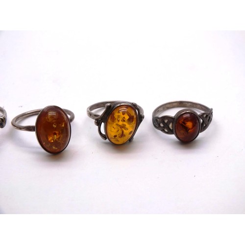9 - APPROX 120g OF MIXED SILVER ITEMS INCLUDES - 7 x THIMBLES, 6 x PILL BOXES & 6 x SILVER & AMBER RINGS
