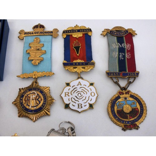 45 - COLLECTABLES TO INCLUDE SIX MASONIC MEDALS & BADGES, WHISTLE & PEWTER TRANSPORT HISTORY TRINKET BOX