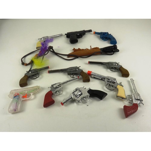 17 - 11 x TOY GUNS AND PLASTIC DAGGER IN SHEATH